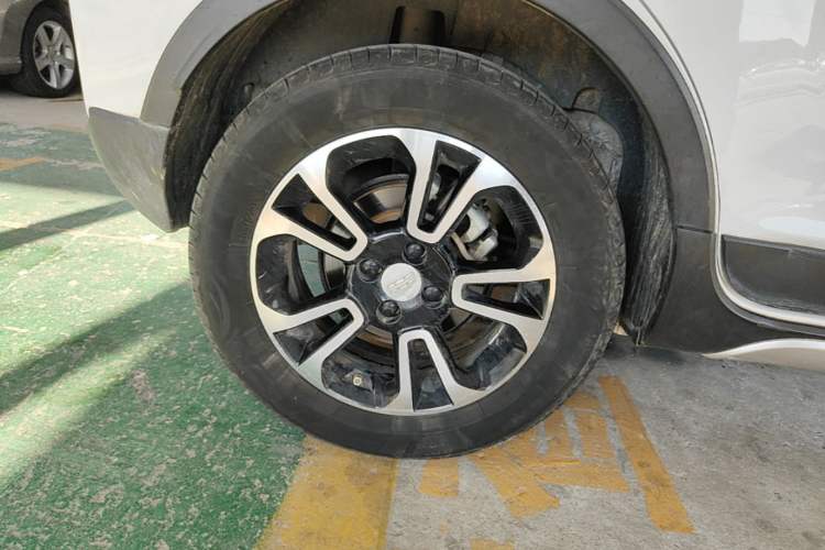 Used Geely Auto Vision X3 2017 1.5L Automatic Elite Model Right Rear Wheel Hub