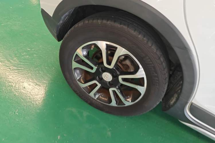 Used Geely Auto Vision X3 2017 1.5L Automatic Elite Model Right Rear Wheel Hub