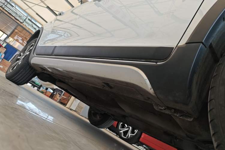 Used Geely Auto Vision X3 2017 1.5L Manual Elite Model Right Side Sill