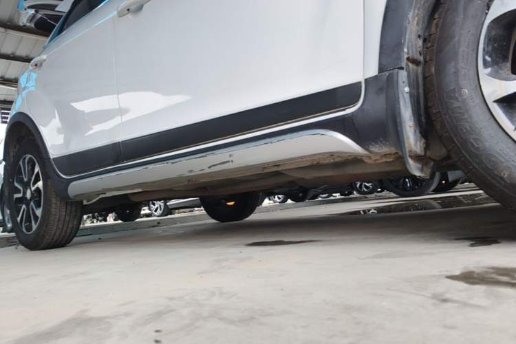 Used Geely Auto Vision X3 2017 1.5L Automatic Elite Model Right Side Sill