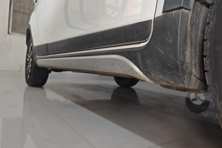 Used Geely Auto Vision X3 2017 1.5L Automatic Elite Model Right Side Sill