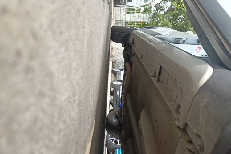 Used Geely Auto Vision X3 2017 1.5L Automatic Elite Model Right Side Sill