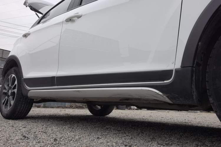 Used Geely Auto Vision X3 2017 1.5L Automatic Elite Model Right Side Sill