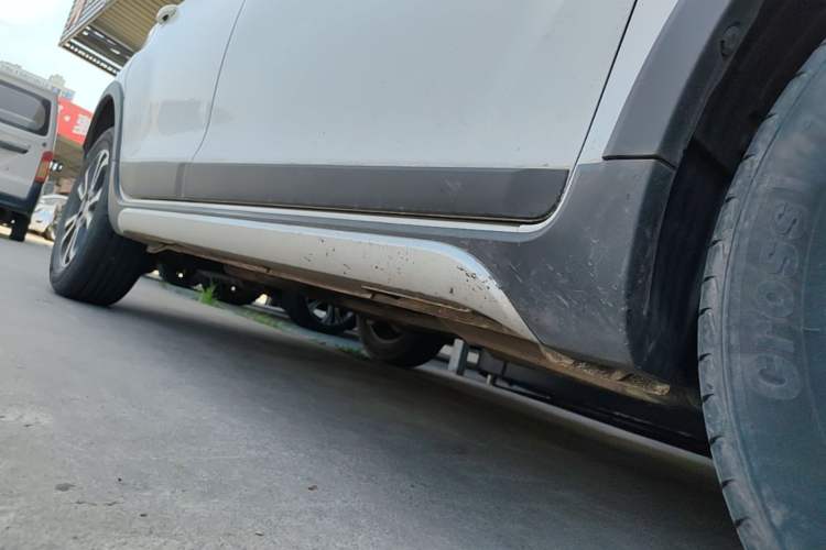 Used Geely Auto Vision X3 2017 1.5L Automatic Luxury Model Right Side Sill