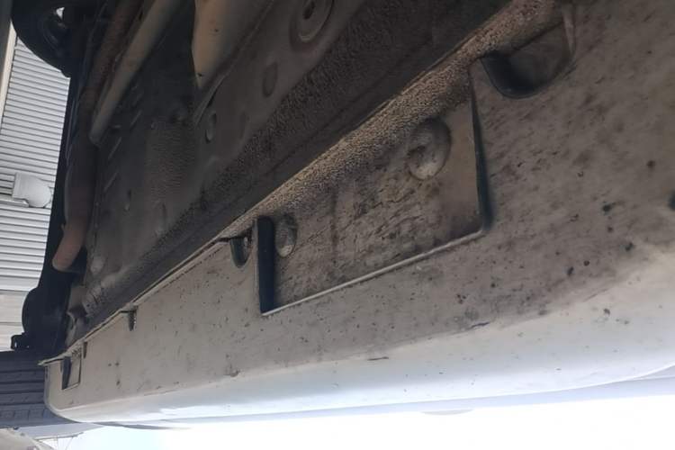 Used Geely Auto Vision X3 2017 1.5L Automatic Elite Model Right Side Sill