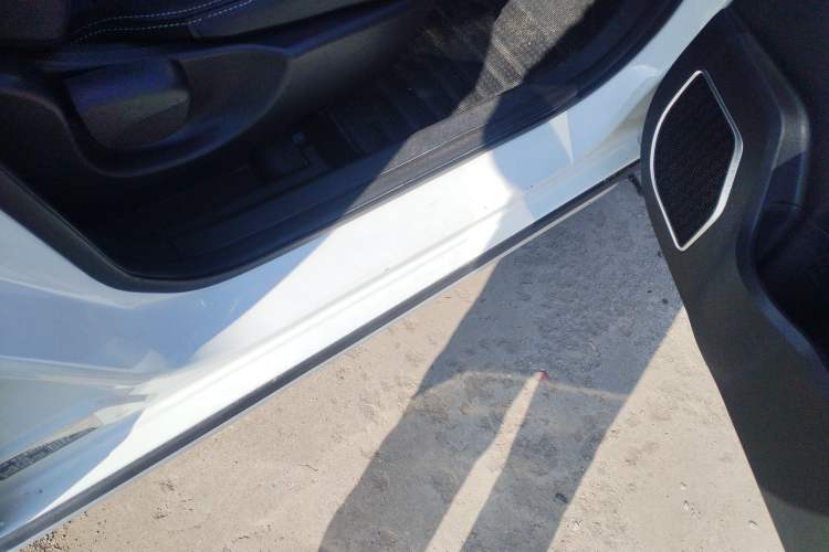 Used Geely Auto Vision X3 2017 1.5L Automatic Elite Model Right Side Sill