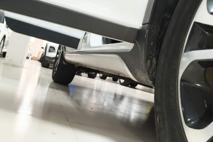 Used Geely Auto Vision X3 2017 1.5L Automatic Elite Model Right Side Sill