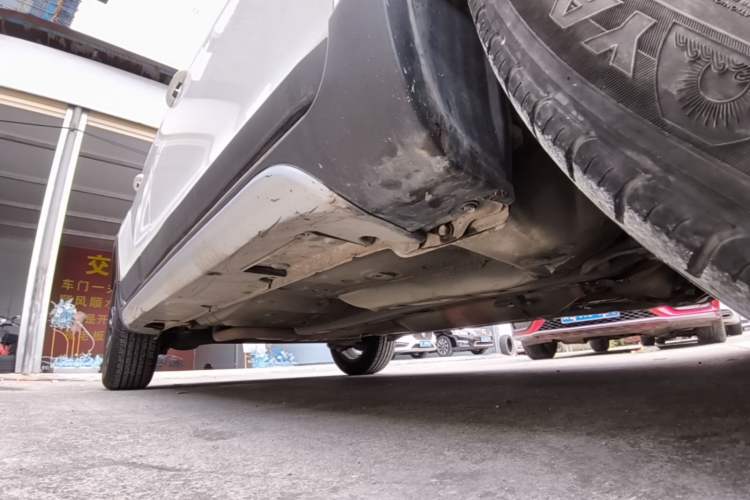 Used Geely Auto Vision X3 2017 1.5L Automatic Elite Model Right Side Sill