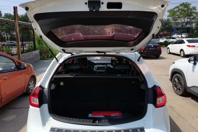 Used Geely Auto Vision X3 2017 1.5L Manual Elite Model Trunk