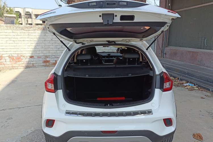 Used Geely Auto Vision X3 2017 1.5L Manual Luxury Model Trunk