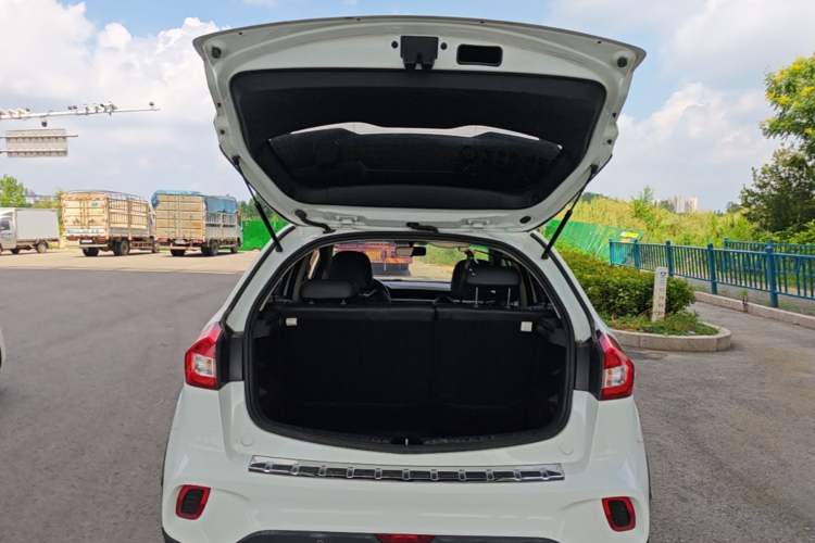 Used Geely Auto Vision X3 2017 1.5L Manual Elite Model Trunk