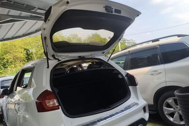 Used Geely Auto Vision X3 2017 1.5L Manual Luxury Model Trunk