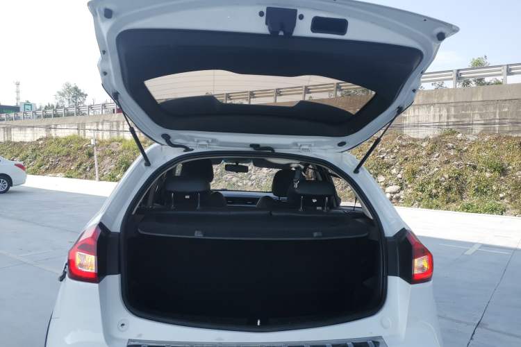 Used Geely Auto Vision X3 2017 1.5L Manual Elite Model Trunk