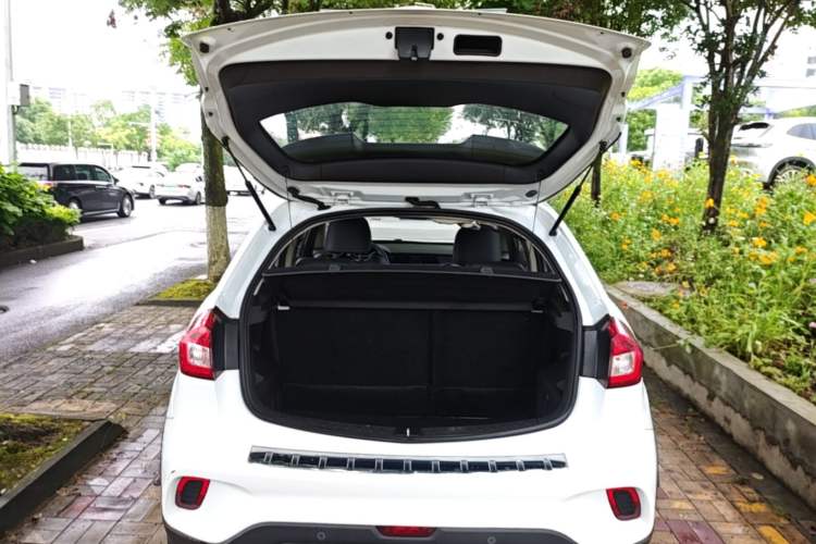 Used Geely Auto Vision X3 2017 1.5L Manual Luxury Model Trunk