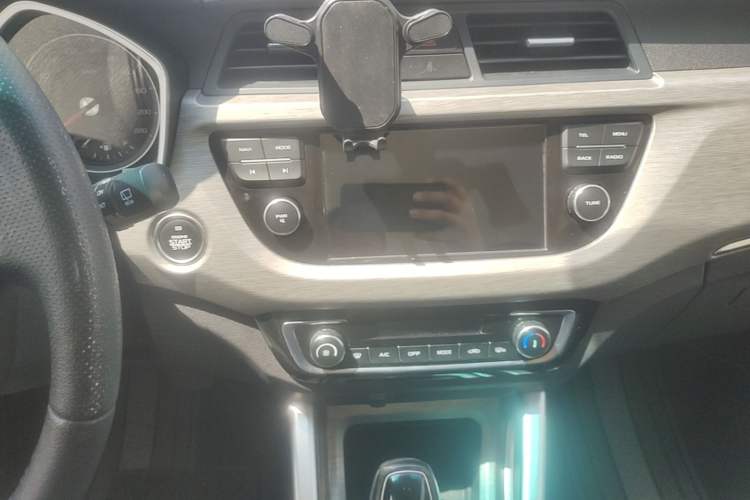 Used Geely Auto Vision X3 2017 1.5L Automatic Elite Model Audio And AC Panel