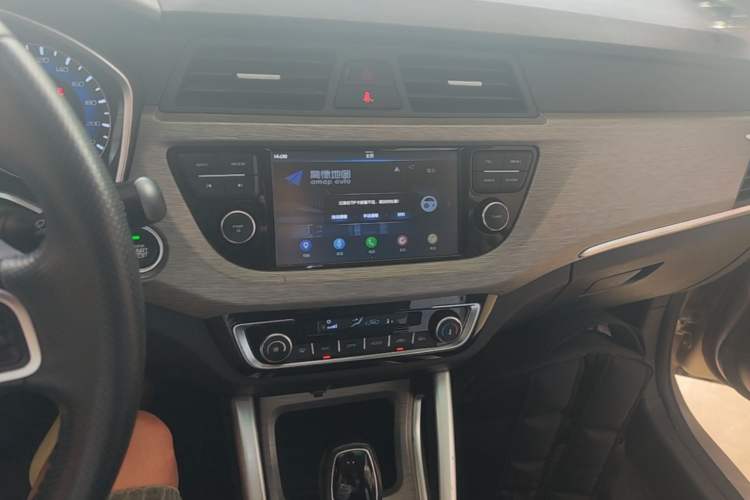 Used Geely Auto Vision X3 2017 1.5L Automatic Luxury Model Audio And AC Panel