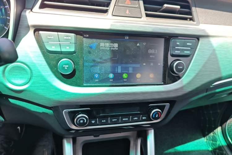 Used Geely Auto Vision X3 2017 1.5L Manual Luxury Model Audio And AC Panel