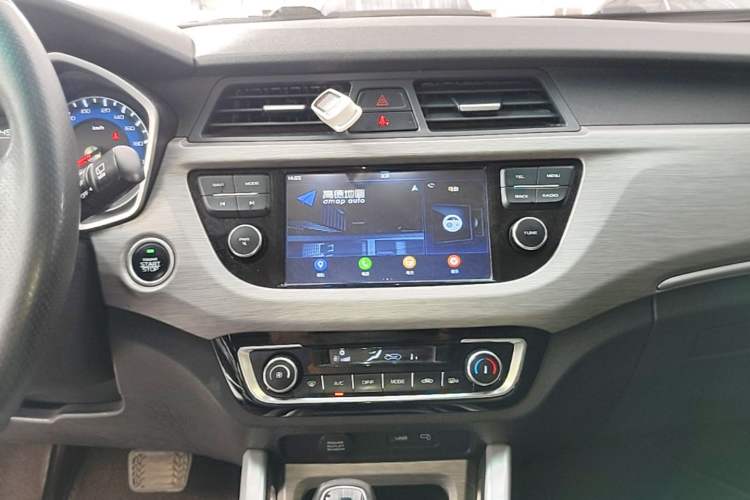 Used Geely Auto Vision X3 2017 1.5L Automatic Elite Model Audio And AC Panel
