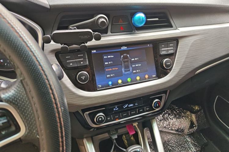 Used Geely Auto Vision X3 2017 1.5L Automatic Elite Model Audio And AC Panel