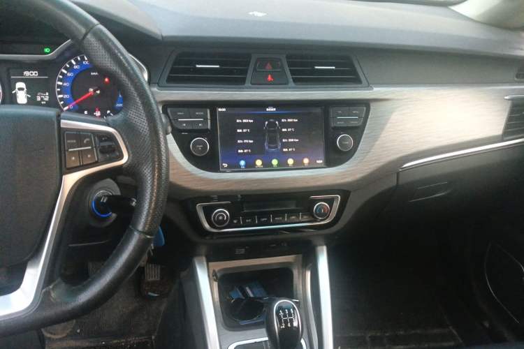 Used Geely Auto Vision X3 2017 1.5L Manual Elite Model Audio And AC Panel