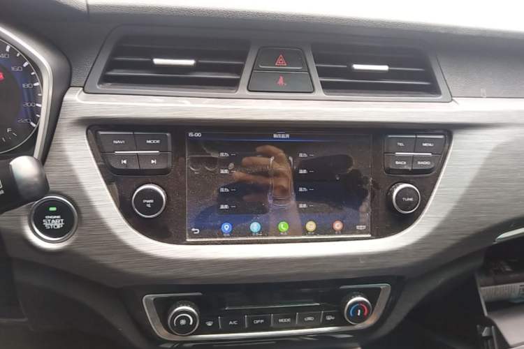 Used Geely Auto Vision X3 2017 1.5L Automatic Luxury Model Audio And AC Panel