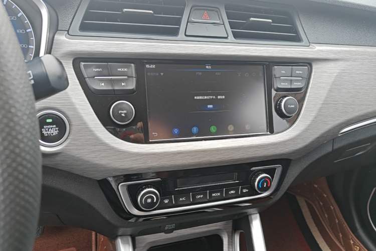 Used Geely Auto Vision X3 2017 1.5L Automatic Luxury Model Audio And AC Panel