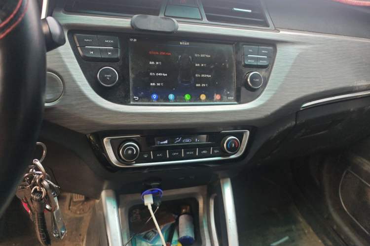 Used Geely Auto Vision X3 2017 1.5L Manual Luxury Model Audio And AC Panel