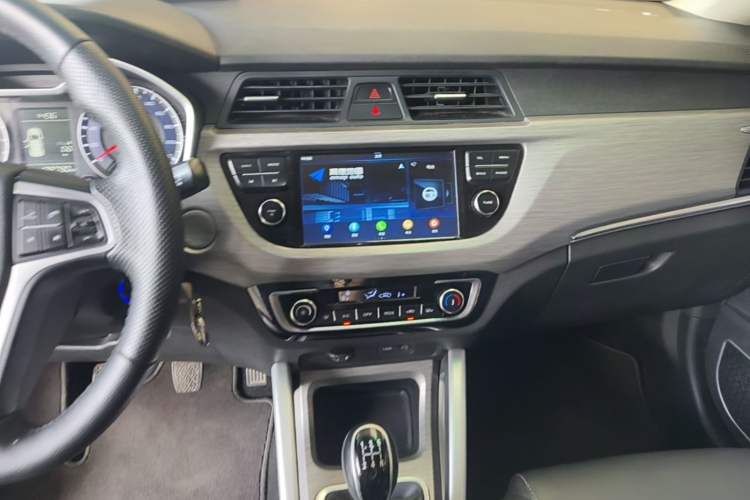Used Geely Auto Vision X3 2017 1.5L Manual Luxury Model Audio And AC Panel