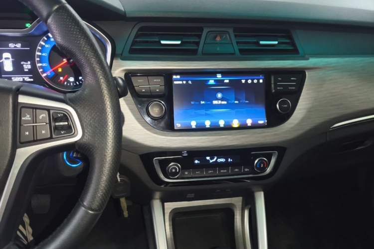 Used Geely Auto Vision X3 2017 1.5L Manual Luxury Model Audio And AC Panel