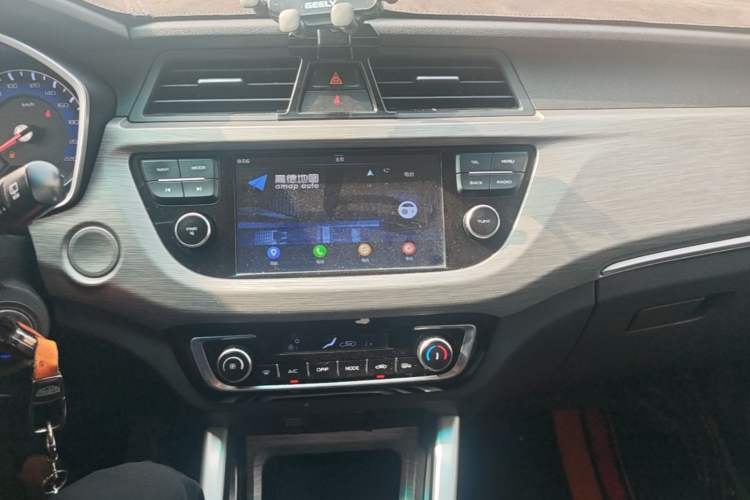 Used Geely Auto Vision X3 2017 1.5L Manual Elite Model Audio And AC Panel