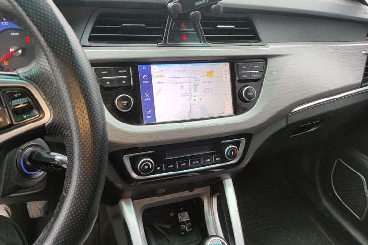 Used Geely Auto Vision X3 2017 1.5L Manual Elite Model Audio And AC Panel
