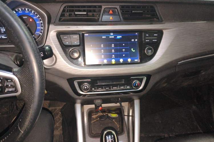 Used Geely Auto Vision X3 2017 1.5L Manual Elite Model Audio And AC Panel