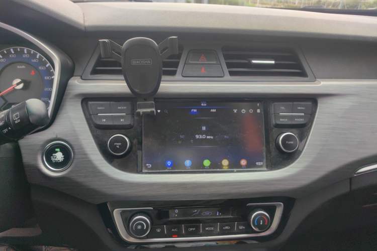 Used Geely Auto Vision X3 2017 1.5L Automatic Luxury Model Audio And AC Panel