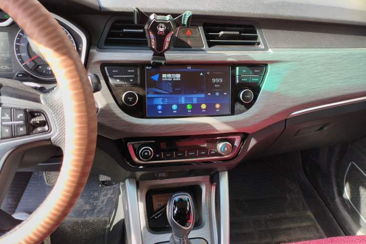 Used Geely Auto Vision X3 2017 1.5L Automatic Luxury Model Audio And AC Panel