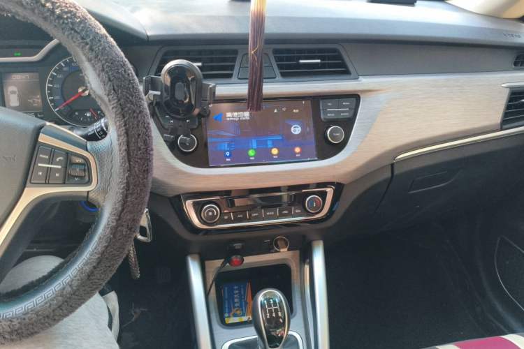Used Geely Auto Vision X3 2017 1.5L Manual Entry-Level Model Audio And AC Panel