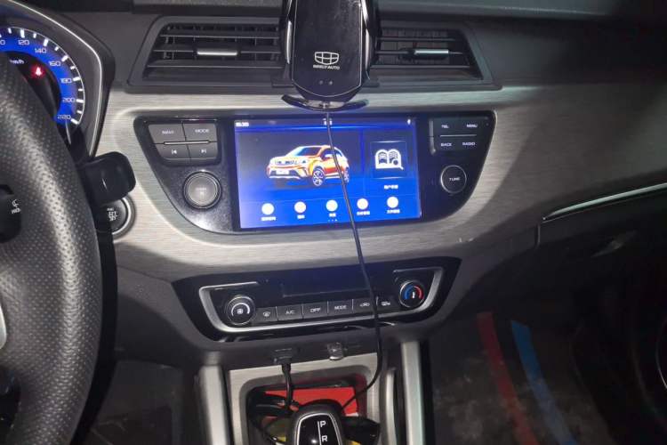 Used Geely Auto Vision X3 2017 1.5L Automatic Luxury Model Audio And AC Panel