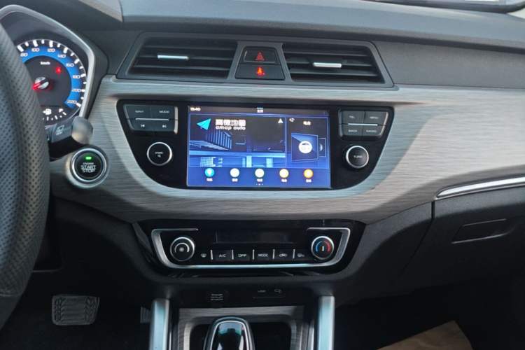 Used Geely Auto Vision X3 2017 1.5L Automatic Luxury Model Audio And AC Panel