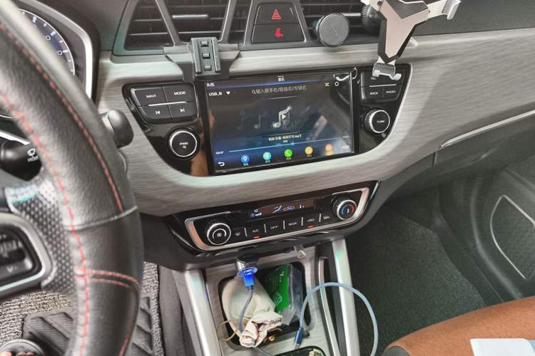 Used Geely Auto Vision X3 2017 1.5L Automatic Luxury Model Audio And AC Panel