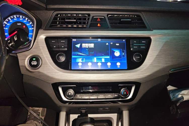 Used Geely Auto Vision X3 2017 1.5L Automatic Luxury Model Audio And AC Panel