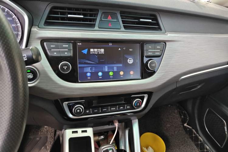 Used Geely Auto Vision X3 2017 1.5L Automatic Luxury Model Audio And AC Panel