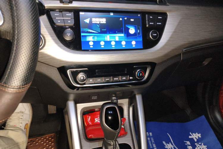 Used Geely Auto Vision X3 2017 1.5L Automatic Luxury Model Audio And AC Panel