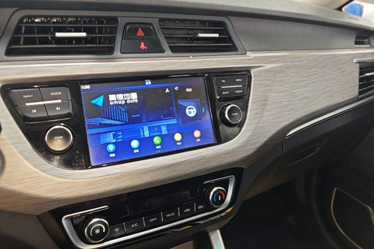 Used Geely Auto Vision X3 2017 1.5L Automatic Luxury Model Audio And AC Panel