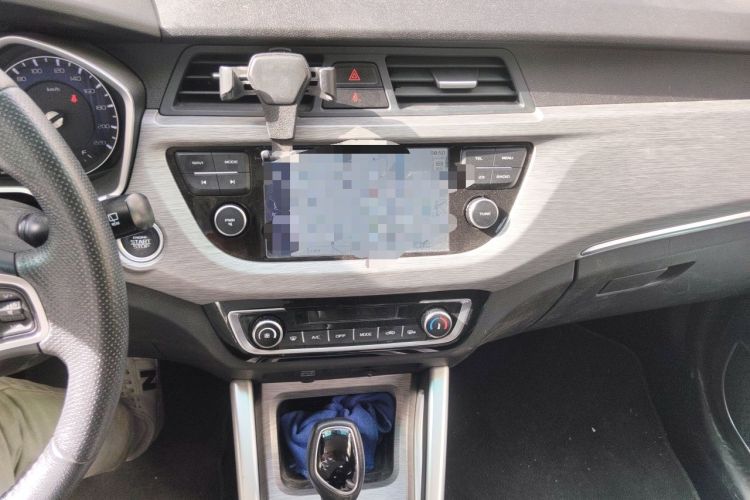 Used Geely Auto Vision X3 2017 1.5L Automatic Elite Model Audio And AC Panel