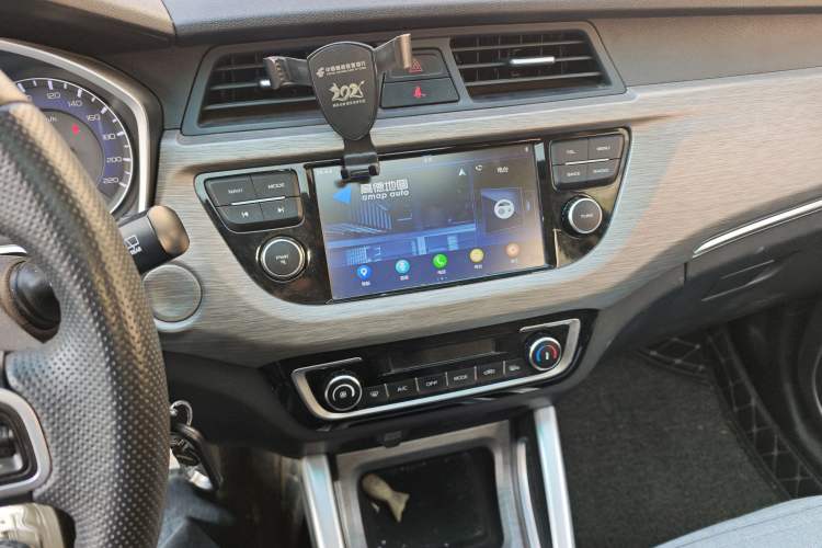 Used Geely Auto Vision X3 2017 1.5L Manual Luxury Model Audio And AC Panel