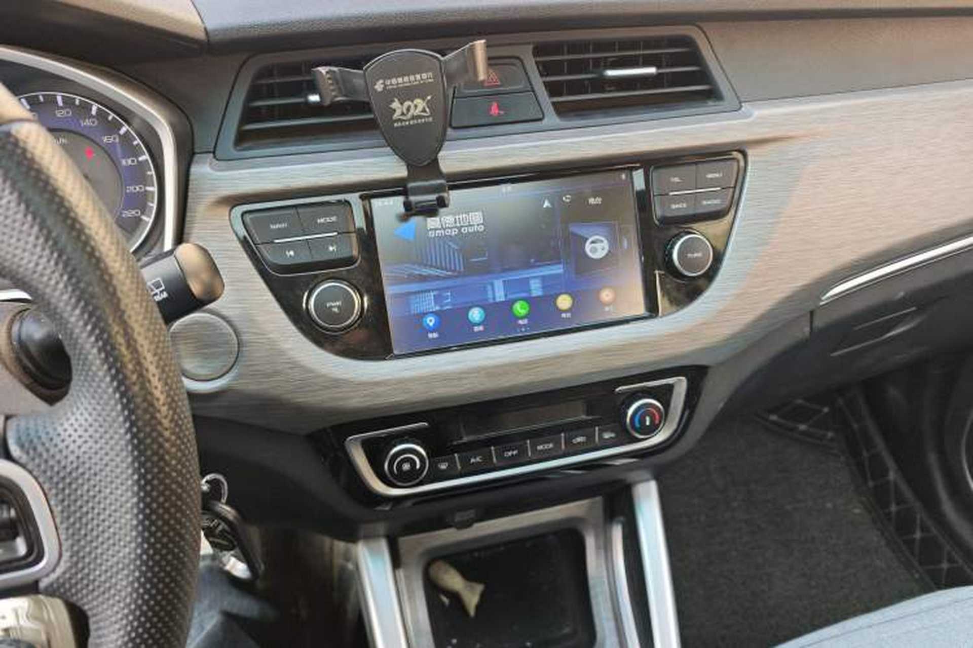 Used Geely Auto Vision X3 2017 1.5L Manual Luxury Model Audio And AC Panel