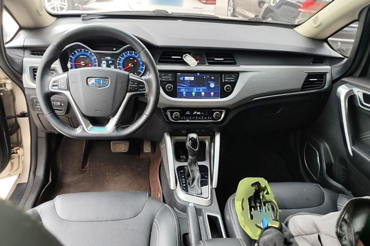 Used Geely Auto Vision X3 2017 1.5L Automatic Elite Model Center Console
