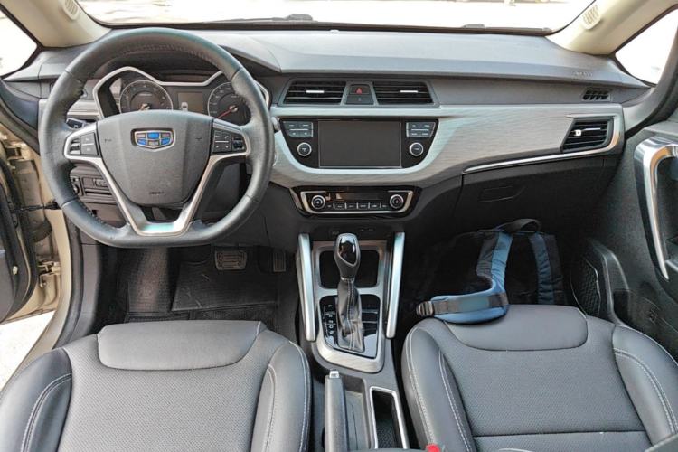 Used Geely Auto Vision X3 2017 1.5L Automatic Elite Model Center Console