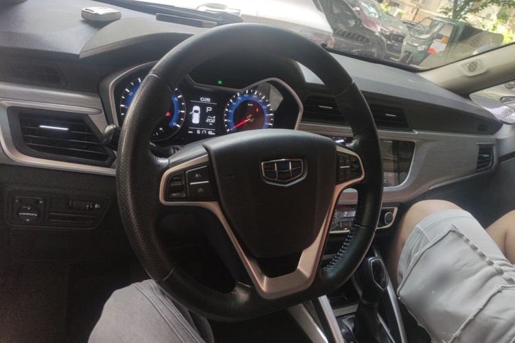 Used Geely Auto Vision X3 2017 1.5L Automatic Elite Model Center Console