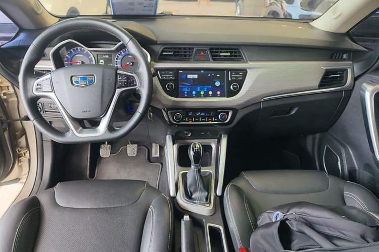 Used Geely Auto Vision X3 2017 1.5L Manual Luxury Model Center Console
