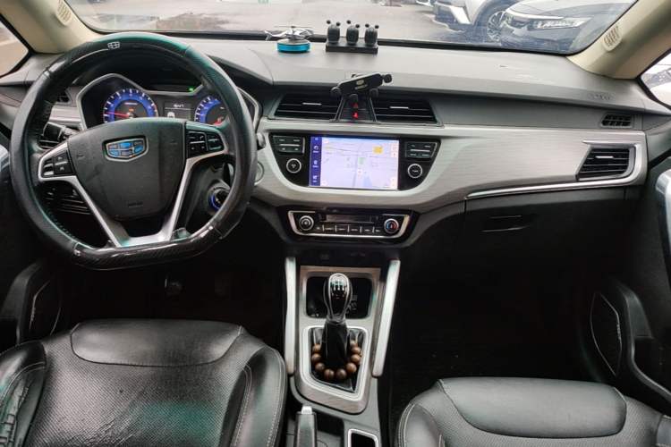 Used Geely Auto Vision X3 2017 1.5L Manual Elite Model Center Console